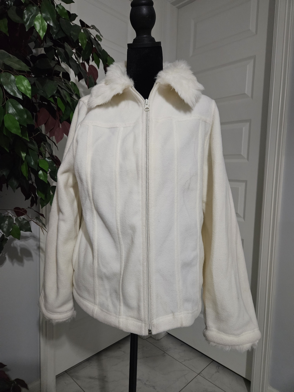 Effecci Cream Teddy Zip-Front Jacket with Plush Faux-Fur Collar